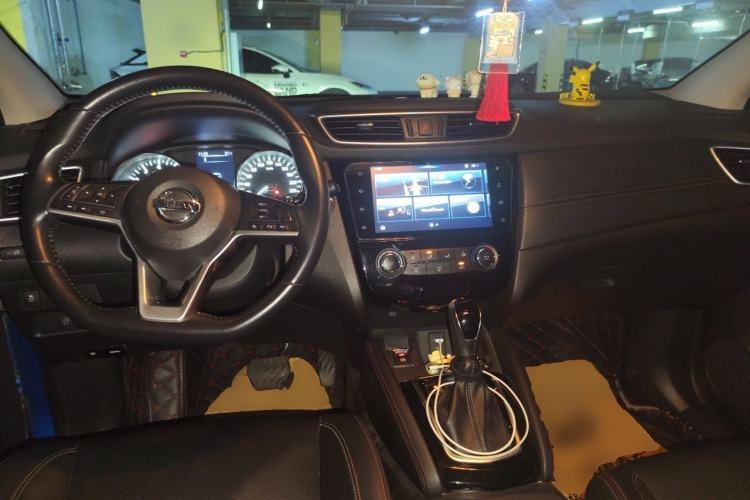 Used Nissan Qashqai 2019 2.0L CVT Luxury Edition Center Console