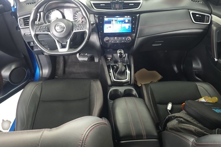Used Nissan Qashqai 2019 2.0L CVT Luxury Edition Center Console