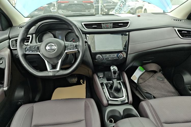 Used Nissan Qashqai 2019 2.0L CVT Luxury Edition Center Console
