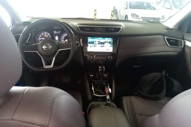 Used Nissan Qashqai 2019 2.0L CVT Luxury Edition Center Console