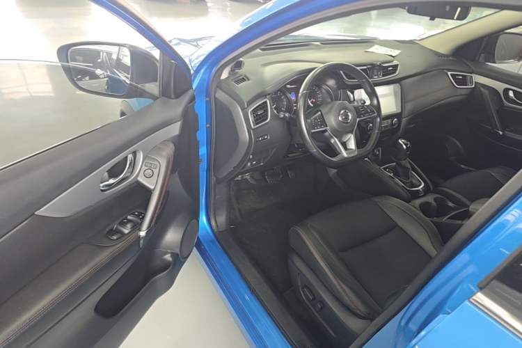 Used Nissan Qashqai 2019 2.0L CVT Luxury Edition Driver Seat
