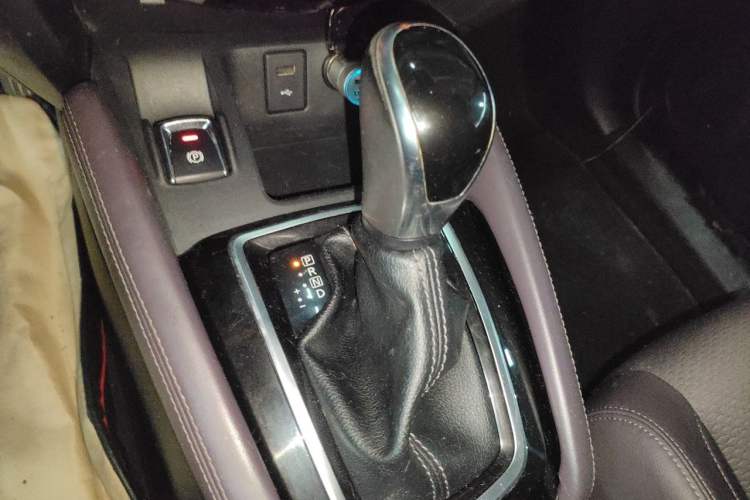Used Nissan Qashqai 2019 2.0L CVT Luxury Edition Gear Lever