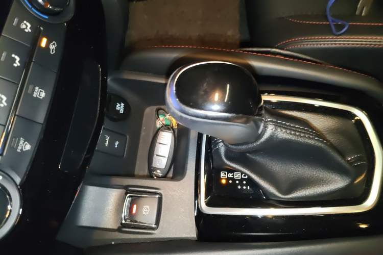 Used Nissan Qashqai 2019 2.0L CVT Luxury Edition Gear Lever