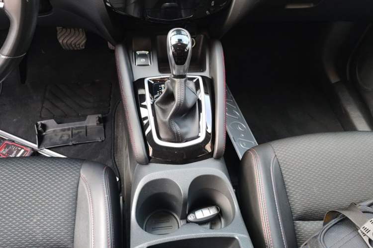 Used Nissan Qashqai 2019 2.0L CVT Luxury Edition Gear Lever