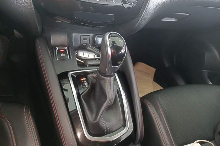 Used Nissan Qashqai 2019 2.0L CVT Luxury Edition Gear Lever
