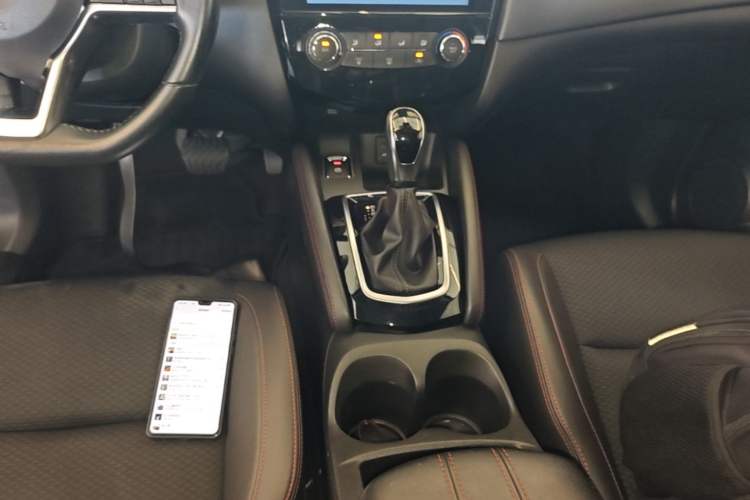 Used Nissan Qashqai 2019 2.0L CVT Luxury Edition Gear Lever