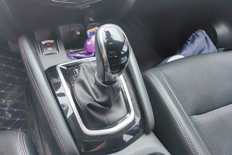Used Nissan Qashqai 2019 2.0L CVT Luxury Edition Gear Lever