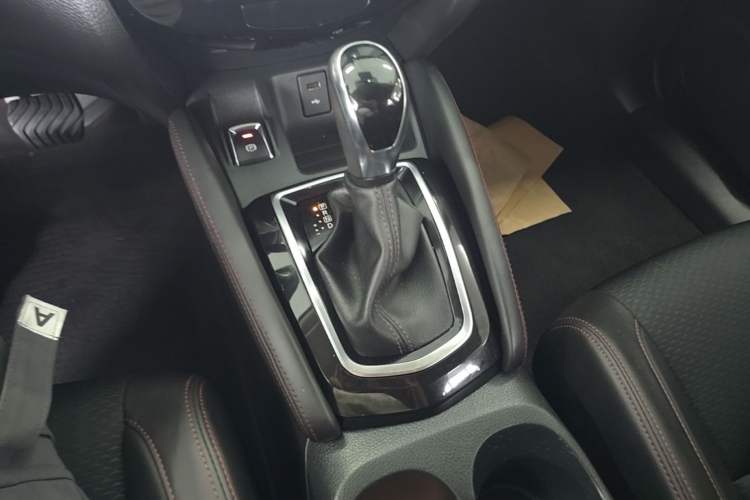 Used Nissan Qashqai 2019 2.0L CVT Luxury Edition Gear Lever