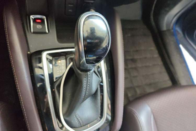 Used Nissan Qashqai 2019 2.0L CVT Luxury Edition Gear Lever