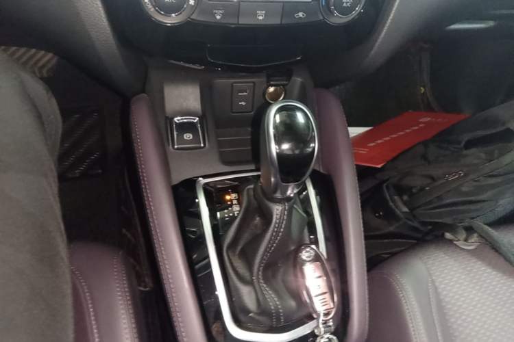 Used Nissan Qashqai 2019 2.0L CVT Luxury Edition Gear Lever