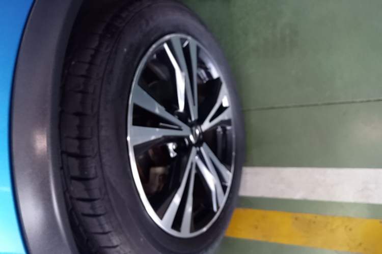 Used Nissan Qashqai 2019 2.0L CVT Luxury Edition Left Front Wheel Hub
