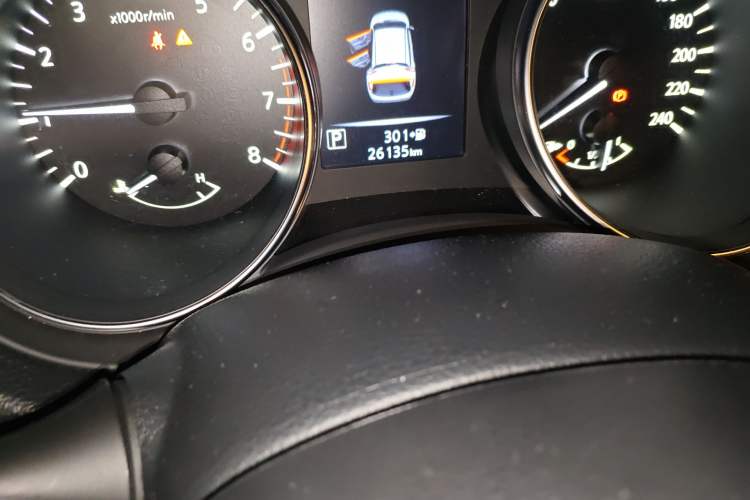Used Nissan Qashqai 2019 2.0L CVT Luxury Edition Odometer Close Up