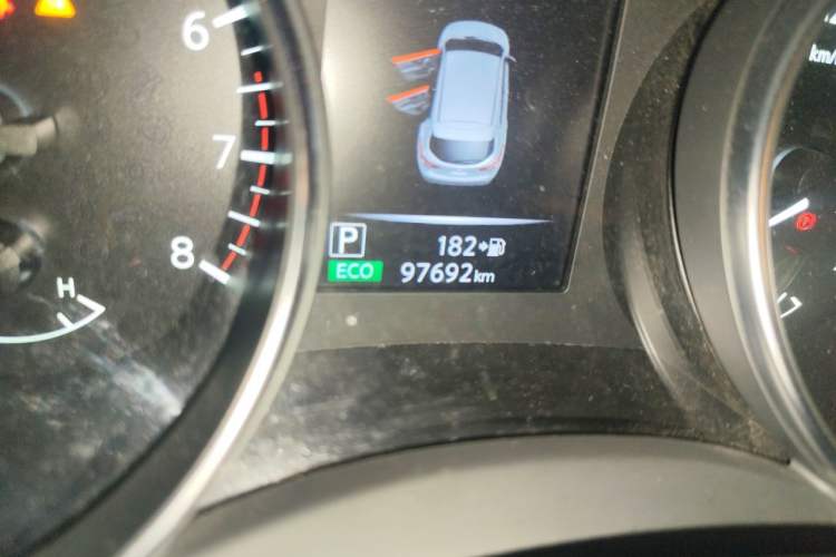 Used Nissan Qashqai 2019 2.0L CVT Luxury Edition Odometer Close Up