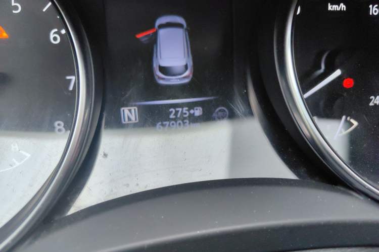 Used Nissan Qashqai 2019 2.0L CVT Luxury Edition Odometer Close Up