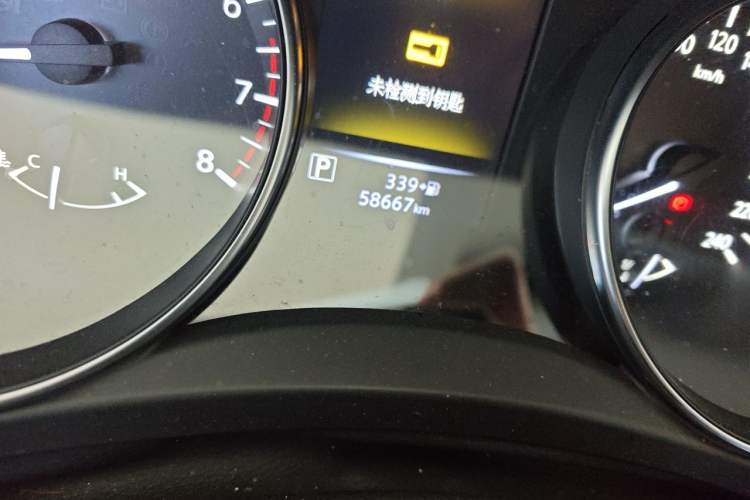 Used Nissan Qashqai 2019 2.0L CVT Luxury Edition Odometer Close Up