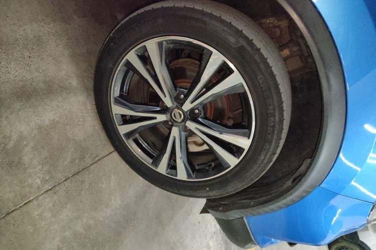 Used Nissan Qashqai 2019 2.0L CVT Luxury Edition Right Front Wheel Hub