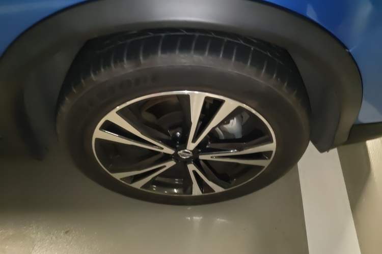 Used Nissan Qashqai 2019 2.0L CVT Luxury Edition Right Front Wheel Hub
