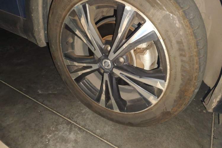 Used Nissan Qashqai 2019 2.0L CVT Luxury Edition Right Front Wheel Hub