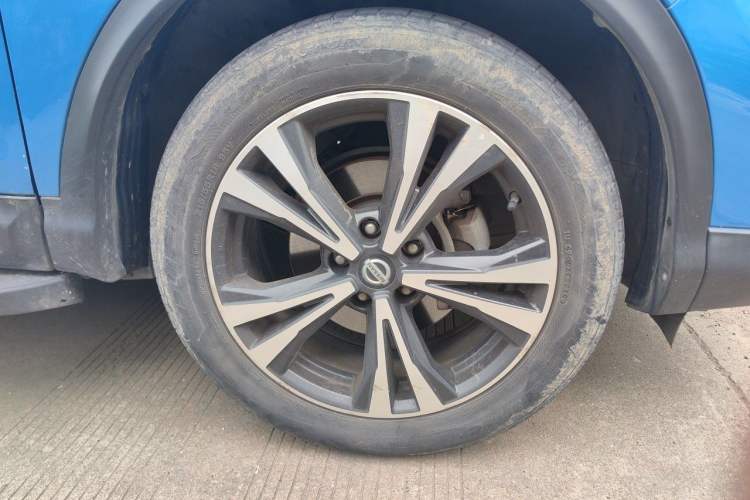 Used Nissan Qashqai 2019 2.0L CVT Luxury Edition Right Front Wheel Hub