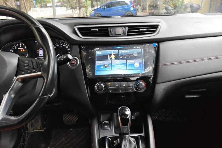 Used Nissan Qashqai 2019 2.0L CVT Luxury Edition Audio And AC Panel