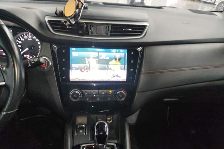 Used Nissan Qashqai 2019 2.0L CVT Luxury Edition Audio And AC Panel