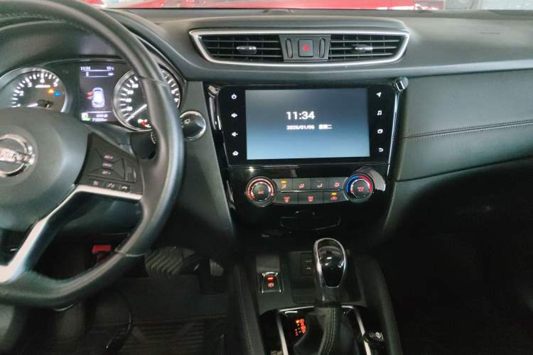 Used Nissan Qashqai 2019 2.0L CVT Luxury Edition Audio And AC Panel