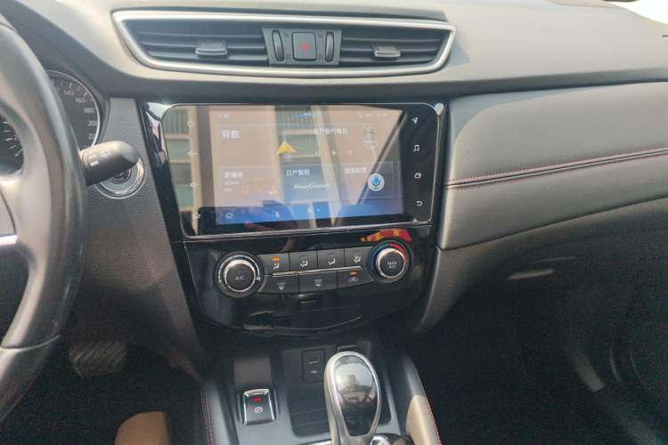 Used Nissan Qashqai 2019 2.0L CVT Luxury Edition Audio And AC Panel