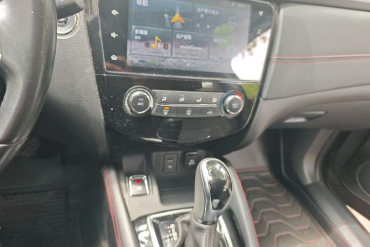 Used Nissan Qashqai 2019 2.0L CVT Luxury Edition Audio And AC Panel
