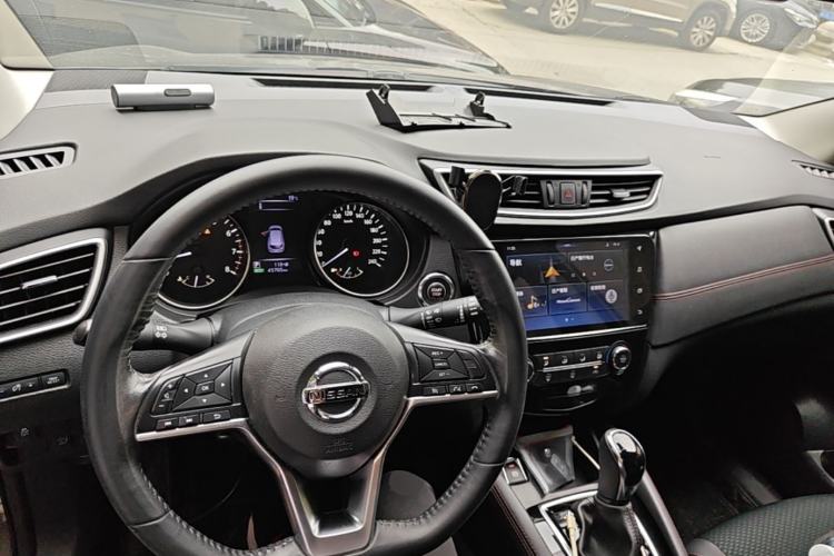 Used Nissan Qashqai 2019 2.0L CVT Luxury Edition Center Console