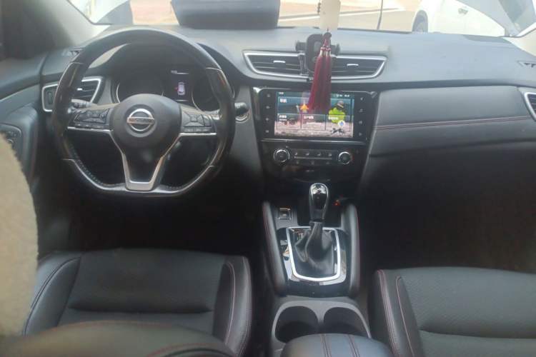 Used Nissan Qashqai 2019 2.0L CVT Luxury Edition Center Console