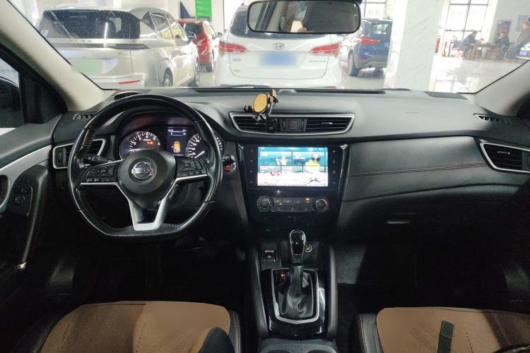 Used Nissan Qashqai 2019 2.0L CVT Luxury Edition Center Console
