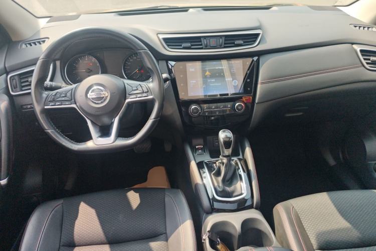 Used Nissan Qashqai 2019 2.0L CVT Luxury Edition Center Console