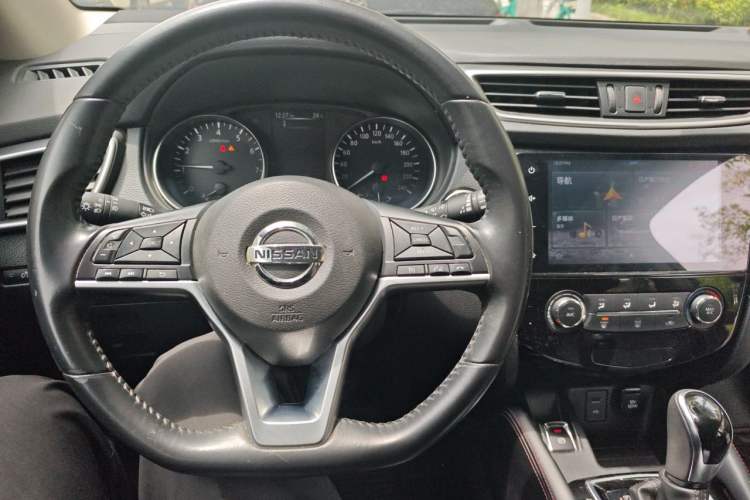 Used Nissan Qashqai 2019 2.0L CVT Luxury Edition Center Console