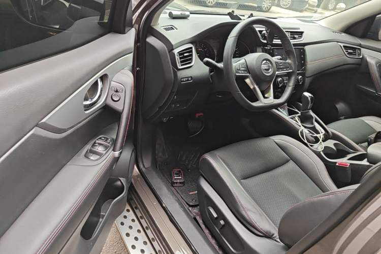 Used Nissan Qashqai 2019 2.0L CVT Luxury Edition Driver Seat