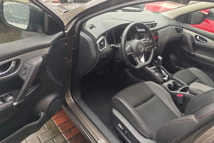 Used Nissan Qashqai 2019 2.0L CVT Luxury Edition Driver Seat