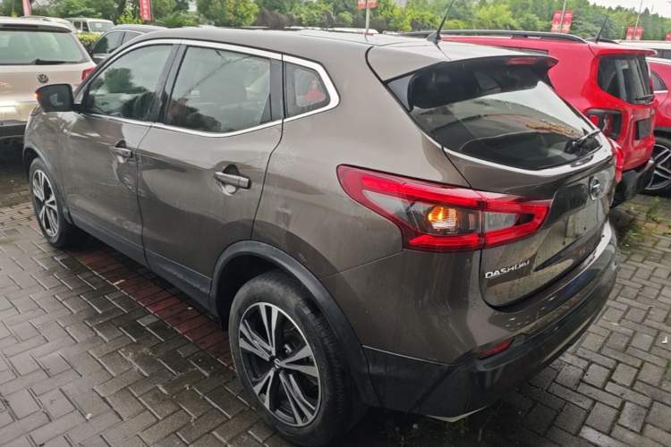 Used Nissan Qashqai 2019 2.0L CVT Luxury Edition Exterior 2