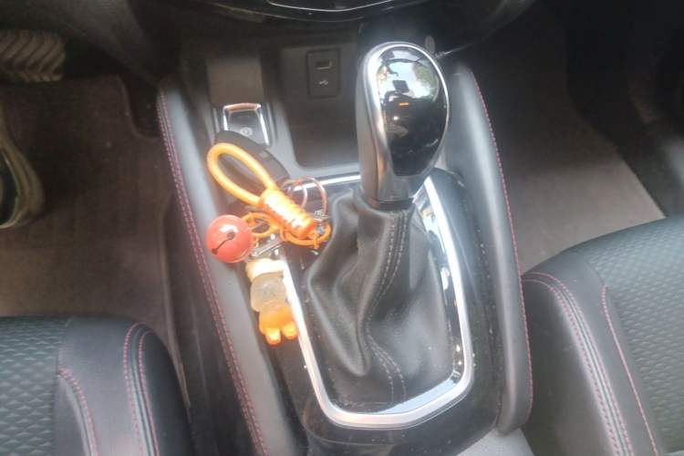 Used Nissan Qashqai 2019 2.0L CVT Luxury Edition Gear Lever