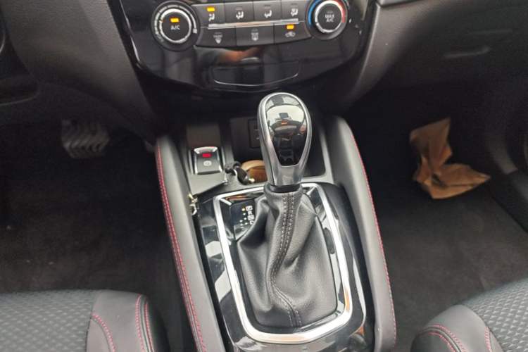 Used Nissan Qashqai 2019 2.0L CVT Luxury Edition Gear Lever
