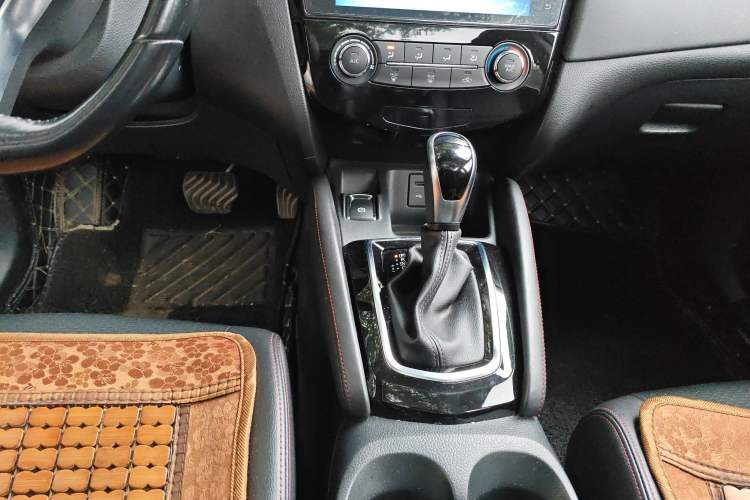 Used Nissan Qashqai 2019 2.0L CVT Luxury Edition Gear Lever