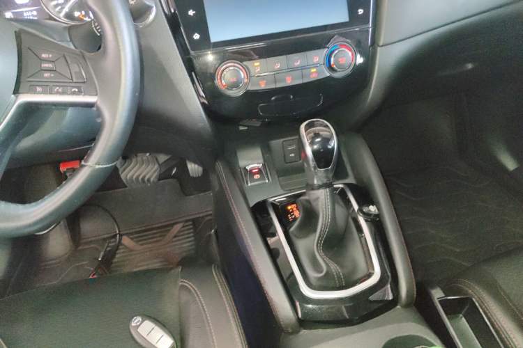 Used Nissan Qashqai 2019 2.0L CVT Luxury Edition Gear Lever