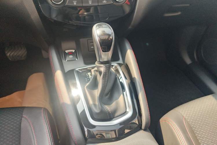Used Nissan Qashqai 2019 2.0L CVT Luxury Edition Gear Lever
