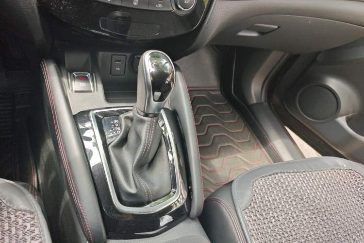 Used Nissan Qashqai 2019 2.0L CVT Luxury Edition Gear Lever