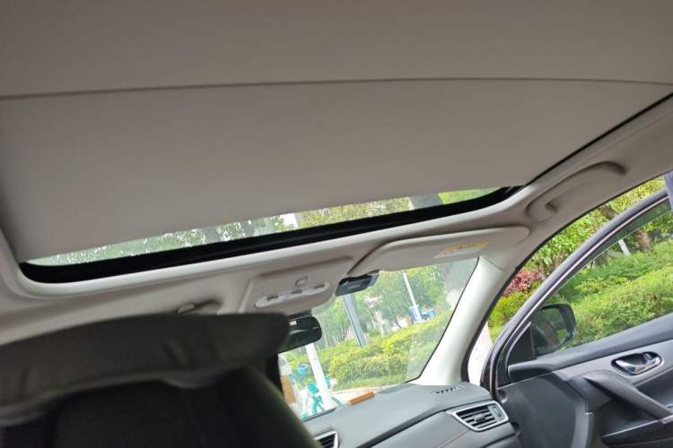 Used Nissan Qashqai 2019 2.0L CVT Luxury Edition Headliner