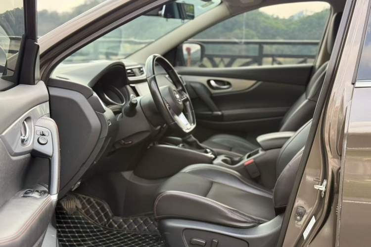 Used Nissan Qashqai 2019 2.0L CVT Luxury Edition Interior 1