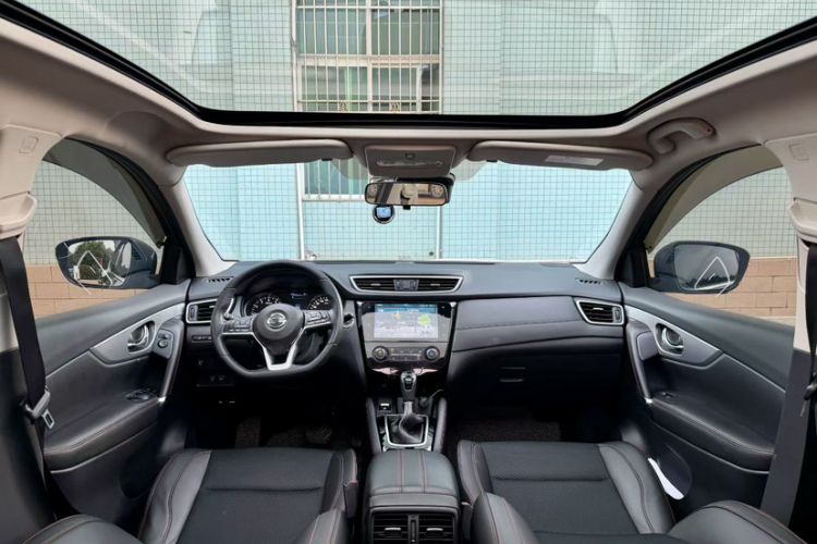 Used Nissan Qashqai 2019 2.0L CVT Luxury Edition Interior 1