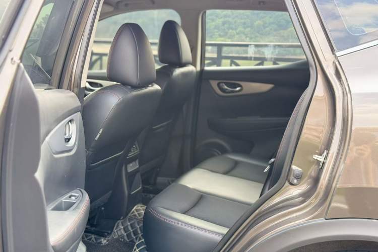 Used Nissan Qashqai 2019 2.0L CVT Luxury Edition Interior 2