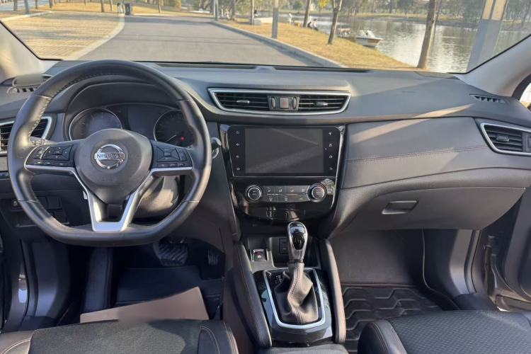 Used Nissan Qashqai 2019 2.0L CVT Luxury Edition Interior 3