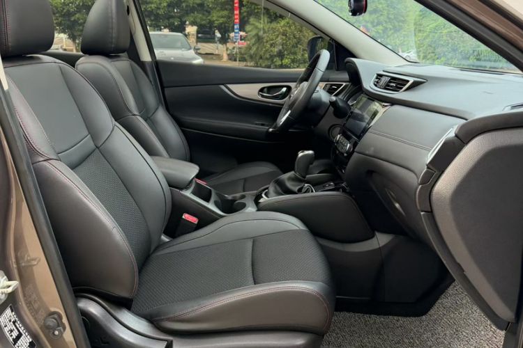 Used Nissan Qashqai 2019 2.0L CVT Luxury Edition Interior 4