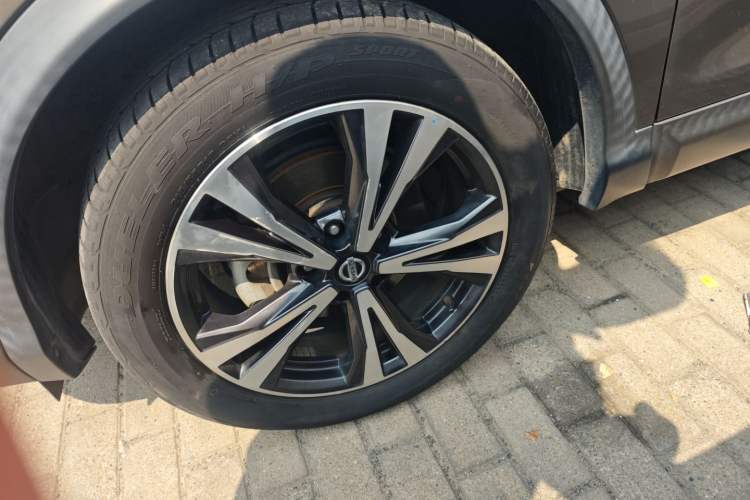 Used Nissan Qashqai 2019 2.0L CVT Luxury Edition Left Front Wheel Hub