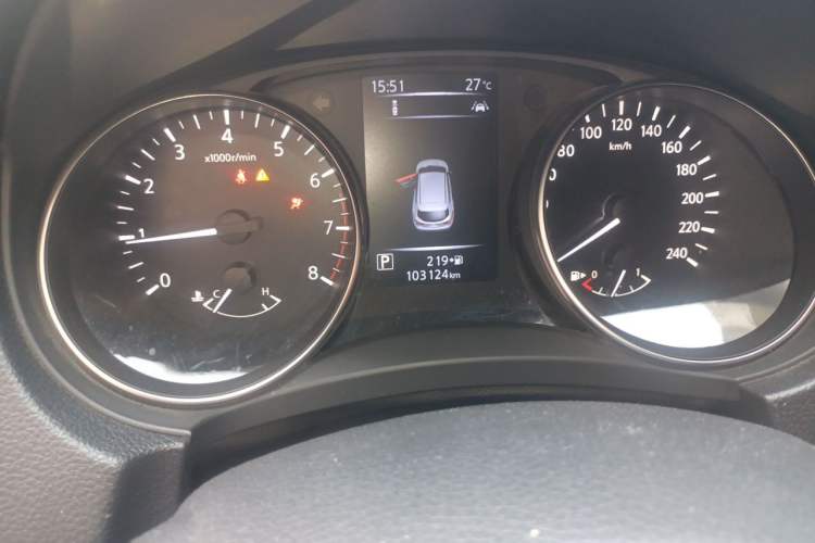 Used Nissan Qashqai 2019 2.0L CVT Luxury Edition Odometer Close Up